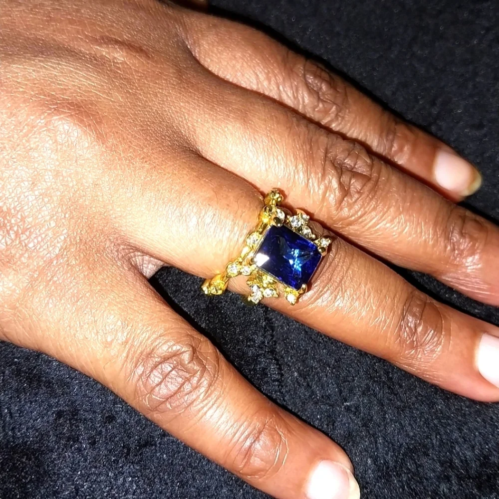 Elegant Gold and Blue Gemstone Ring Sz 6.5